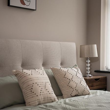 Gibson Manor Apartments Wallasey Room photo