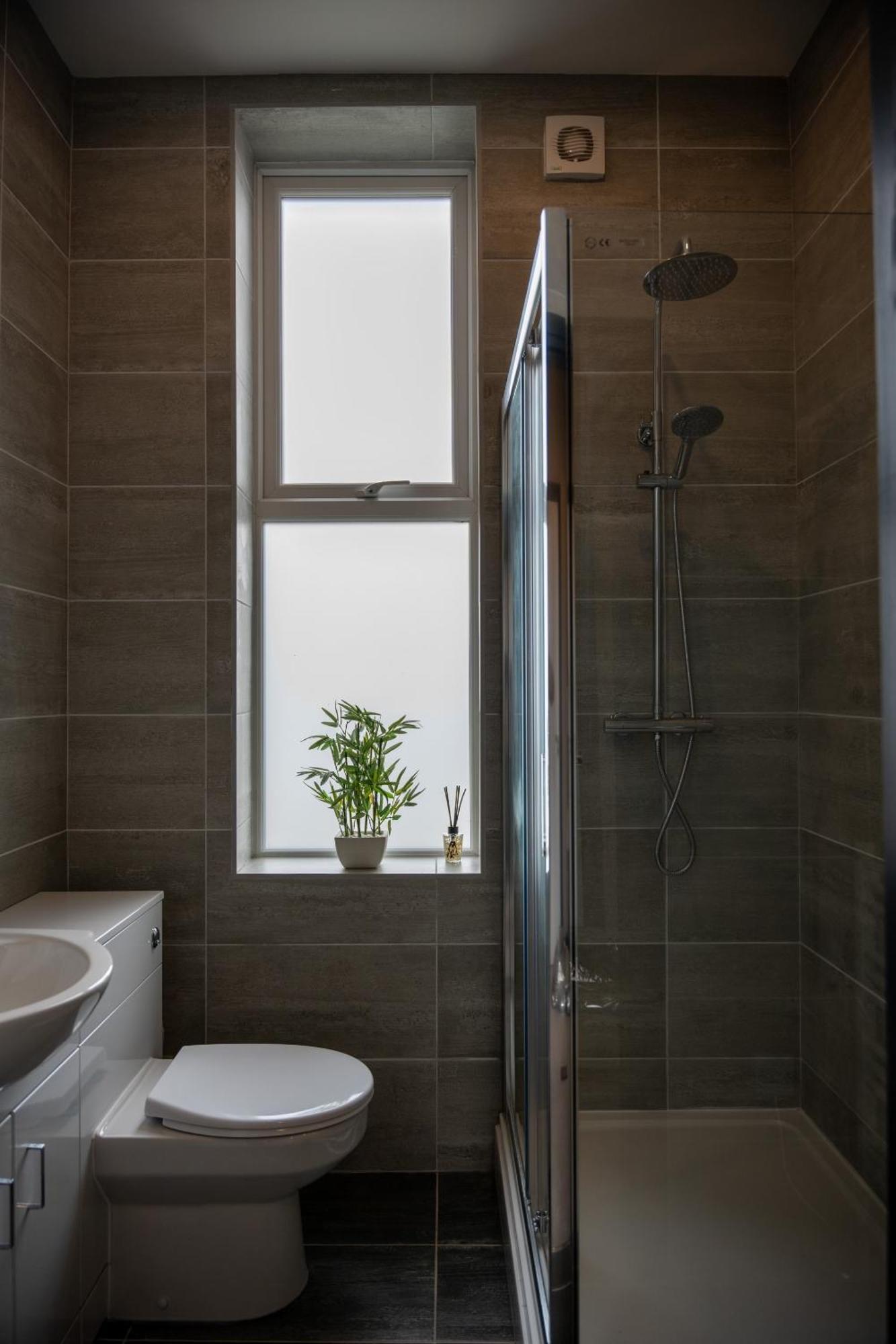 Gibson Manor Apartments Wallasey Room photo