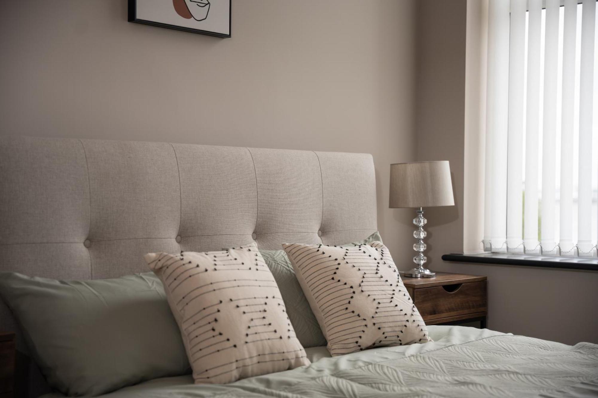 Gibson Manor Apartments Wallasey Room photo